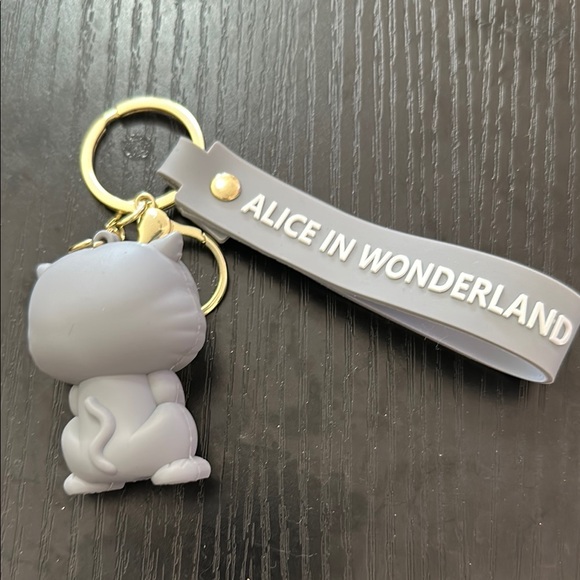 Disney Cheshire cat Alice in Wonderland silicone keychain - Picture 2 of 2